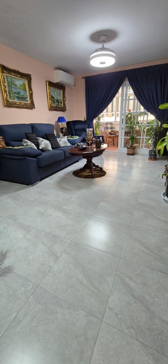 Apartamento de 3 habitaciones en Fuengirola en venta - 295.000 € (Ref: 9367657)