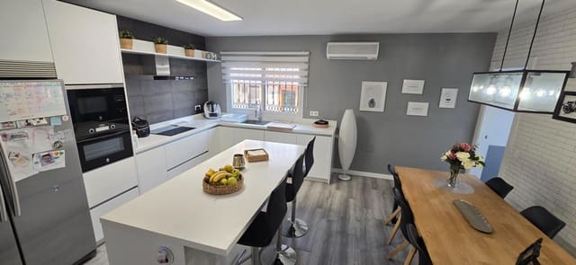 4 makuuhuone Rivitalo myytävänä paikassa Puerto de la Torre, Málaga kaupunki - 424 000 € (Ref: 9367663)