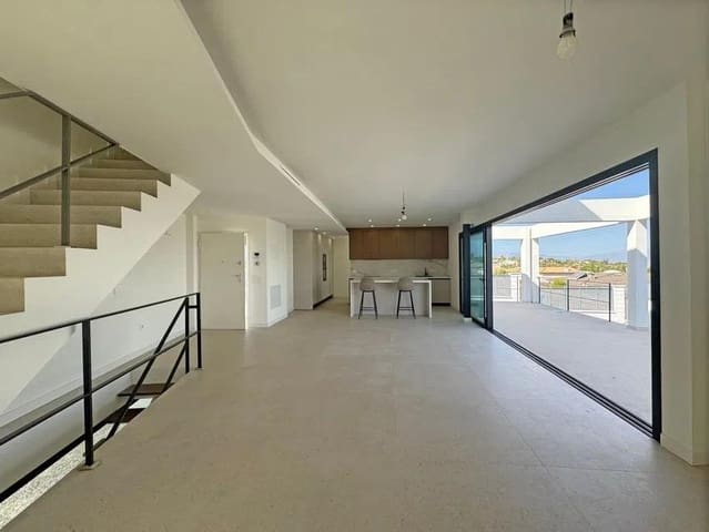 4 makuuhuone Huvila myytävänä paikassa Pinos de Alhaurin, Alhaurín de la Torre mukana uima-altaan 
autotalli - 890 000 € (Ref: 9367664)