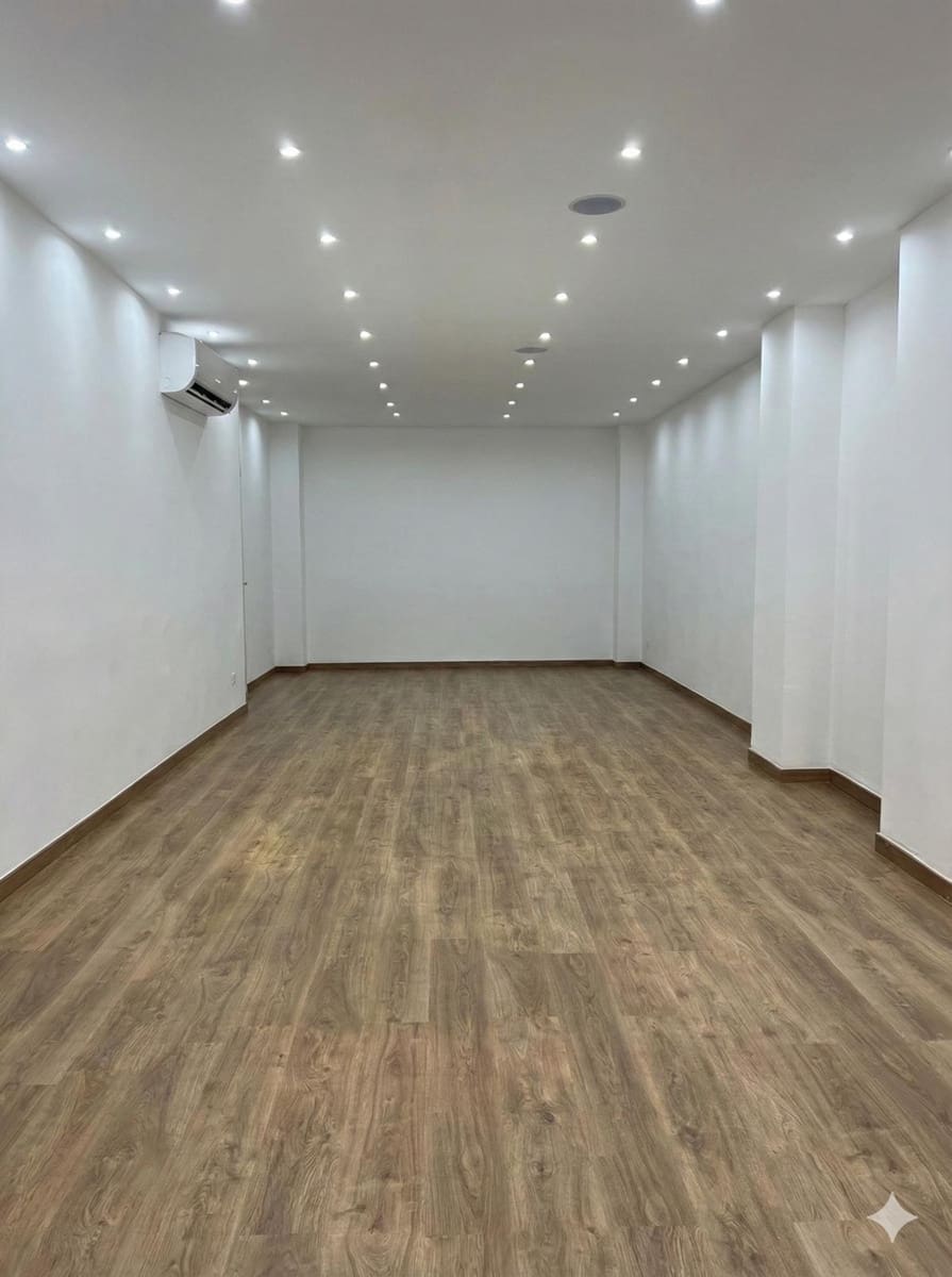 2 bedroom Commercial for rent in Fuengirola with pool - € 1,200 (Ref: 9433632)