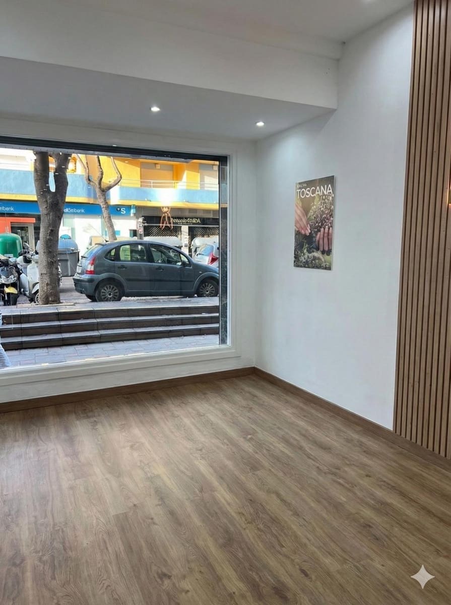 2 bedroom Commercial for rent in Fuengirola with pool - € 1,200 (Ref: 9433632)