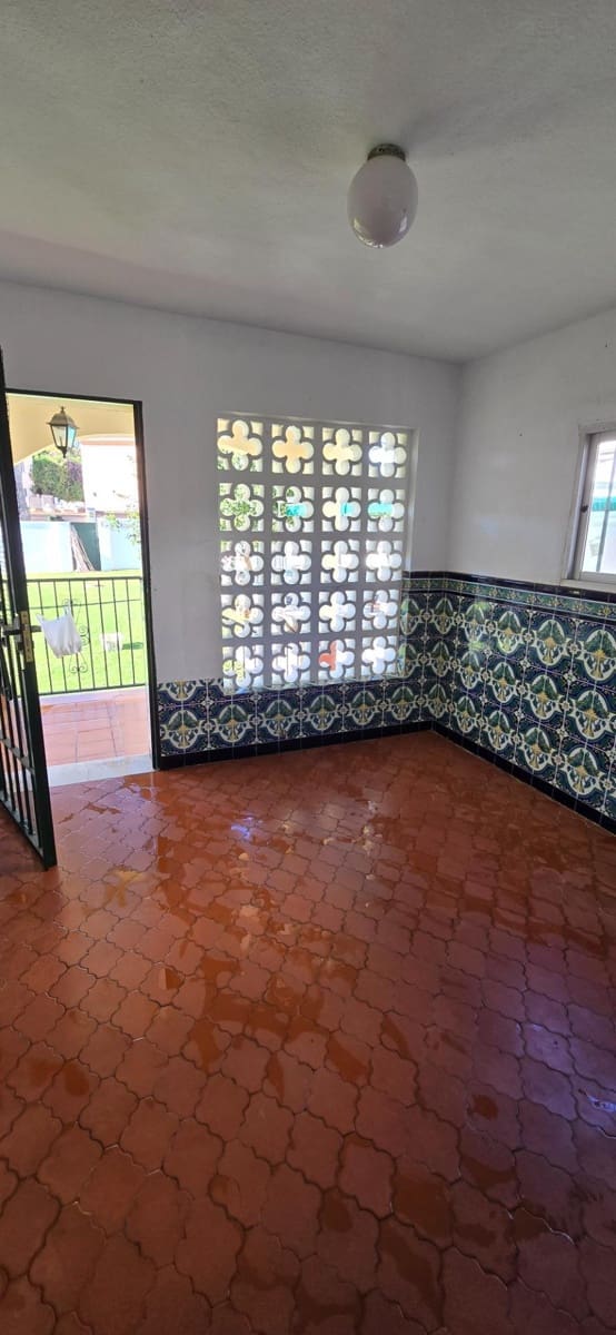 5 bedroom Villa for sale in El Coto with pool garage - € 700,000 (Ref: 9504372)