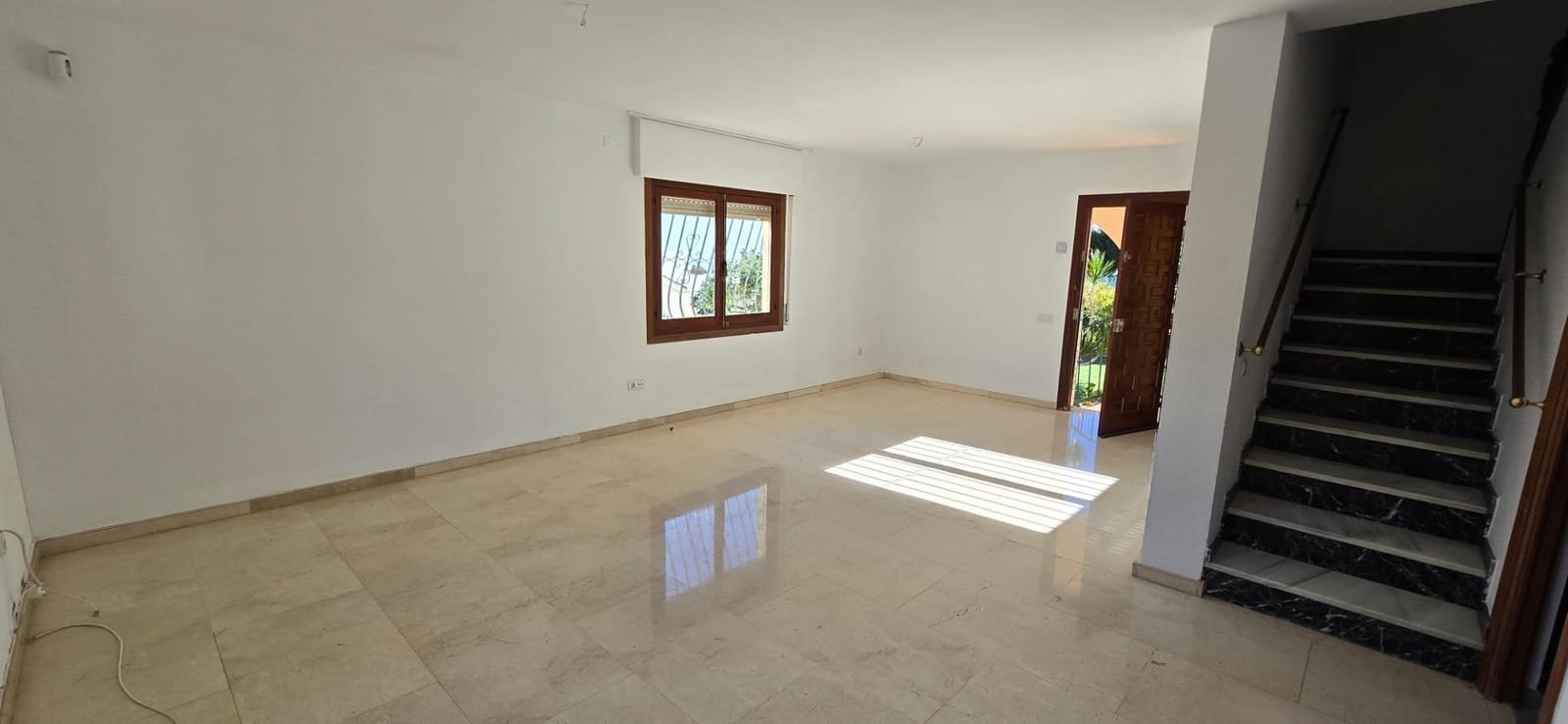 5 bedroom Villa for sale in El Coto with pool garage - € 700,000 (Ref: 9504372)