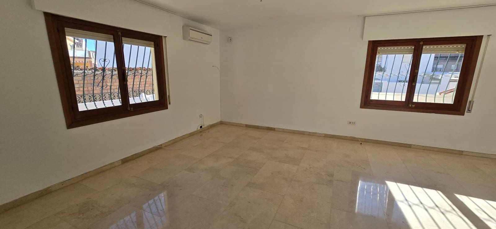 5 bedroom Villa for sale in El Coto with pool garage - € 700,000 (Ref: 9504372)