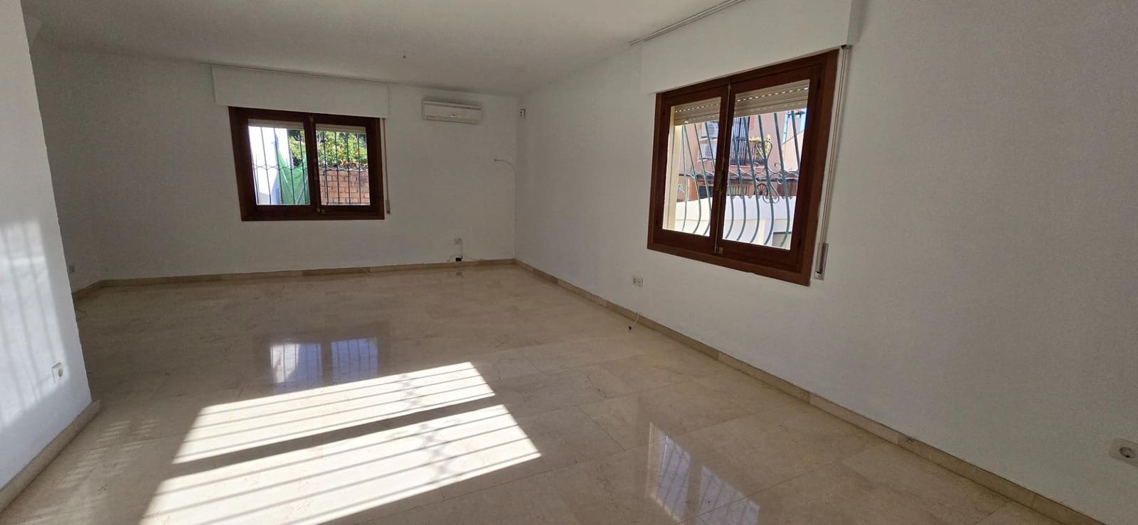 5 bedroom Villa for sale in El Coto with pool garage - € 700,000 (Ref: 9504372)