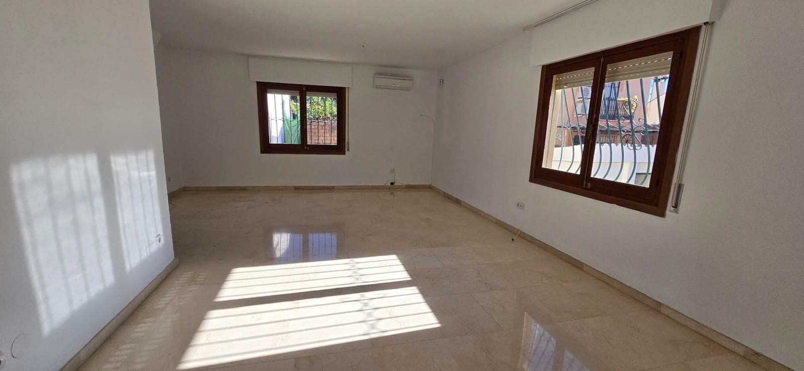 5 bedroom Villa for sale in El Coto with pool garage - € 700,000 (Ref: 9504372)