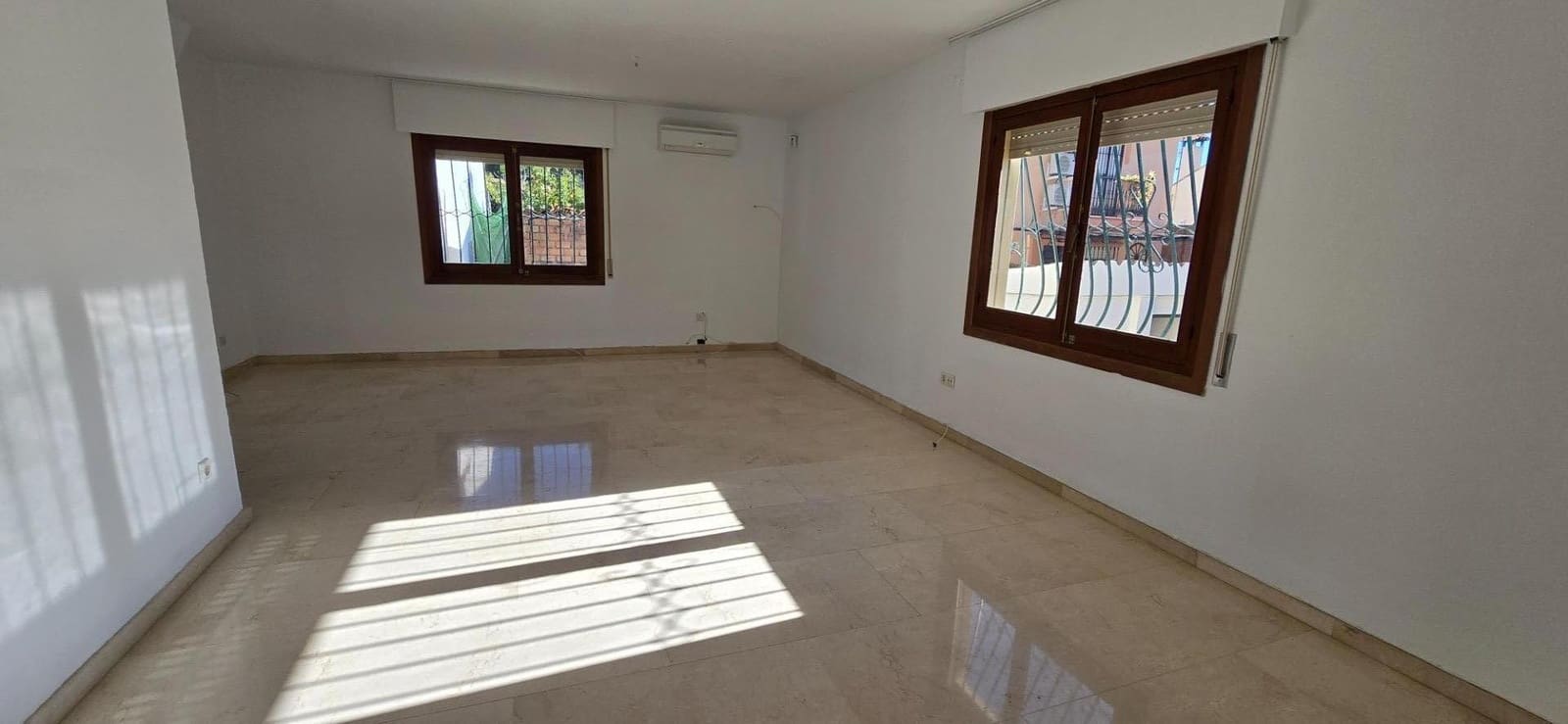 5 bedroom Villa for sale in El Coto with pool garage - € 700,000 (Ref: 9504372)