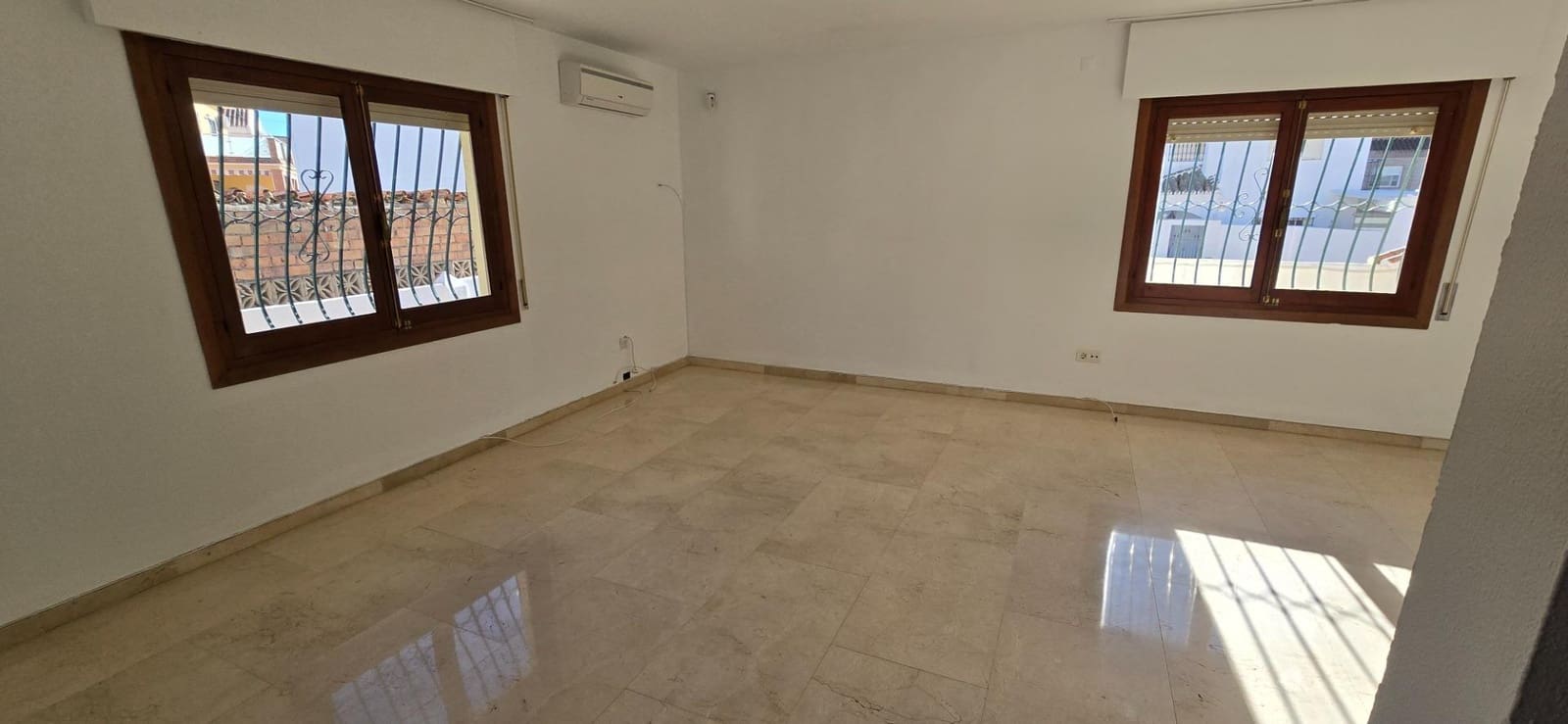 5 bedroom Villa for sale in El Coto with pool garage - € 700,000 (Ref: 9504372)