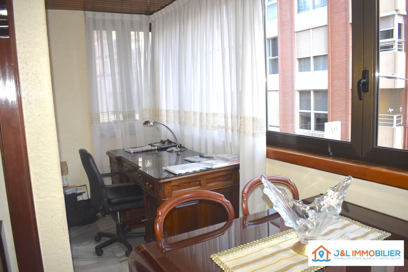 3 makuuhuone Huoneisto myytävänä paikassa Alicante kaupunki mukana 
autotalli - 545 000 € (Ref: 9736196)