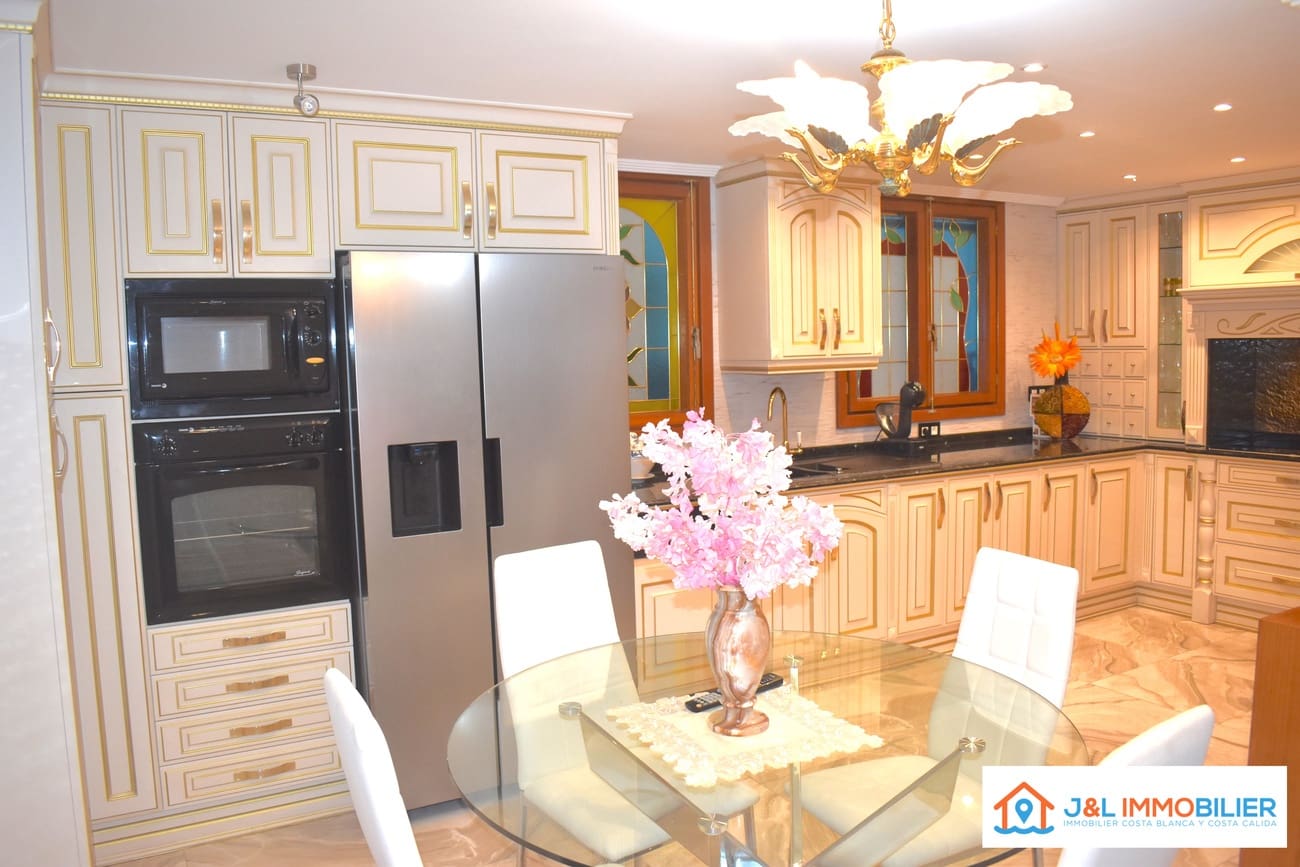 3 makuuhuone Huoneisto myytävänä paikassa Alicante kaupunki mukana 
autotalli - 545 000 € (Ref: 9736196)