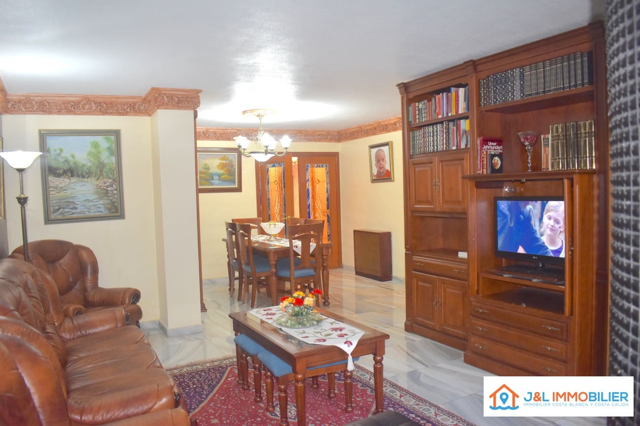 3 makuuhuone Huoneisto myytävänä paikassa Alicante kaupunki mukana 
autotalli - 545 000 € (Ref: 9736196)