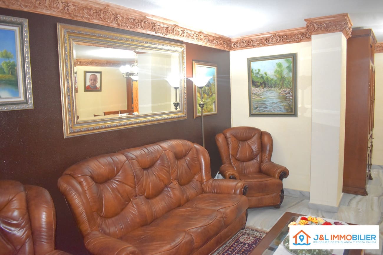 3 makuuhuone Huoneisto myytävänä paikassa Alicante kaupunki mukana 
autotalli - 545 000 € (Ref: 9736196)