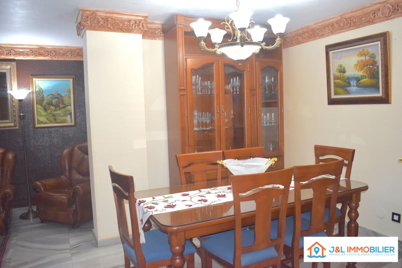 3 makuuhuone Huoneisto myytävänä paikassa Alicante kaupunki mukana 
autotalli - 545 000 € (Ref: 9736196)