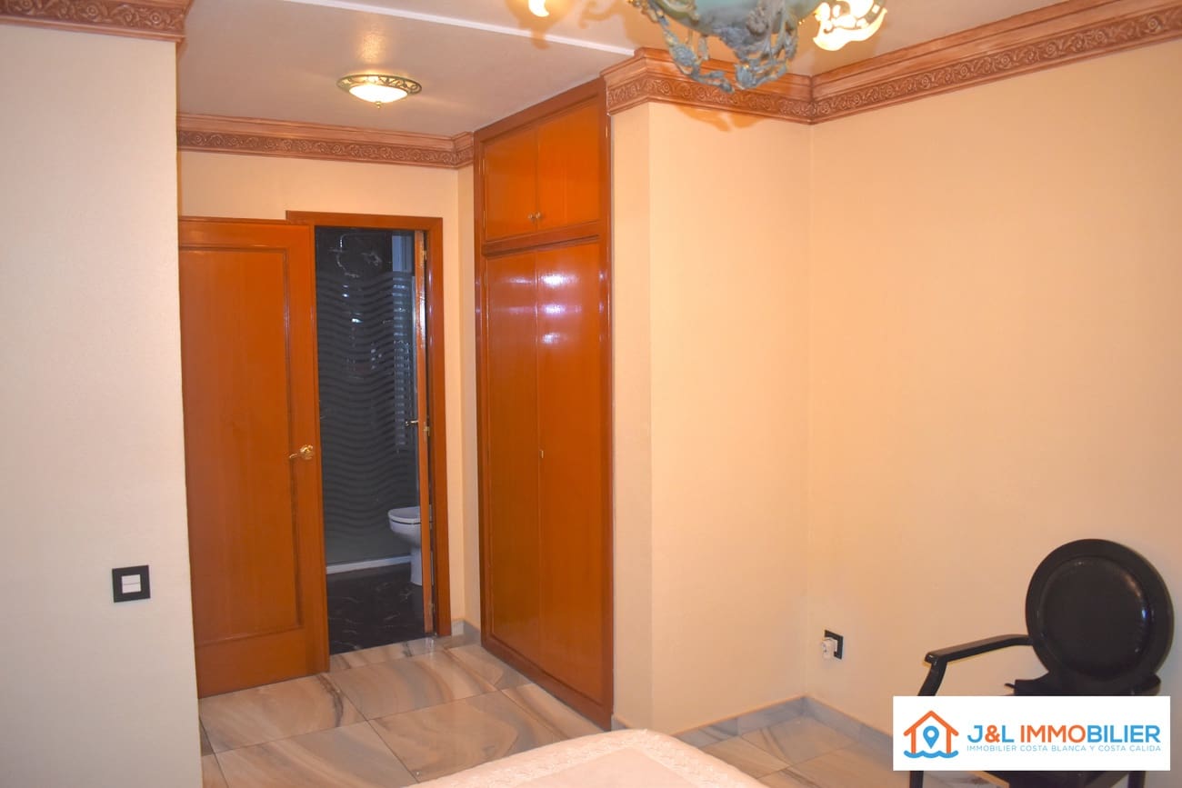 3 makuuhuone Huoneisto myytävänä paikassa Alicante kaupunki mukana 
autotalli - 545 000 € (Ref: 9736196)