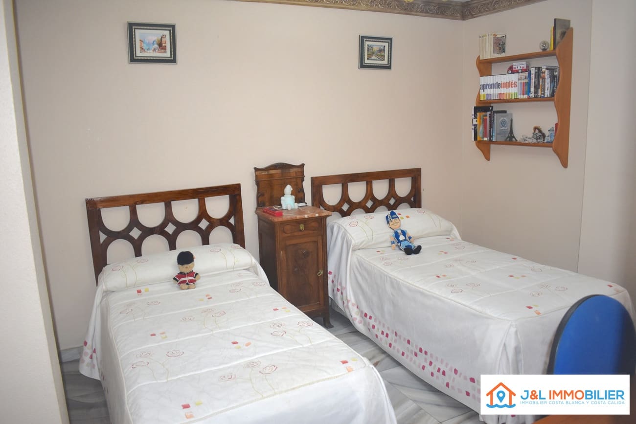 3 makuuhuone Huoneisto myytävänä paikassa Alicante kaupunki mukana 
autotalli - 545 000 € (Ref: 9736196)