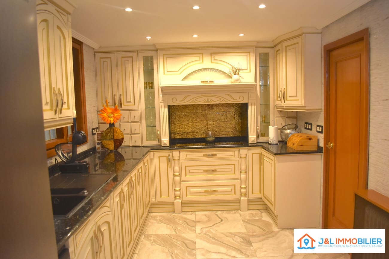 3 makuuhuone Huoneisto myytävänä paikassa Alicante kaupunki mukana 
autotalli - 545 000 € (Ref: 9736196)