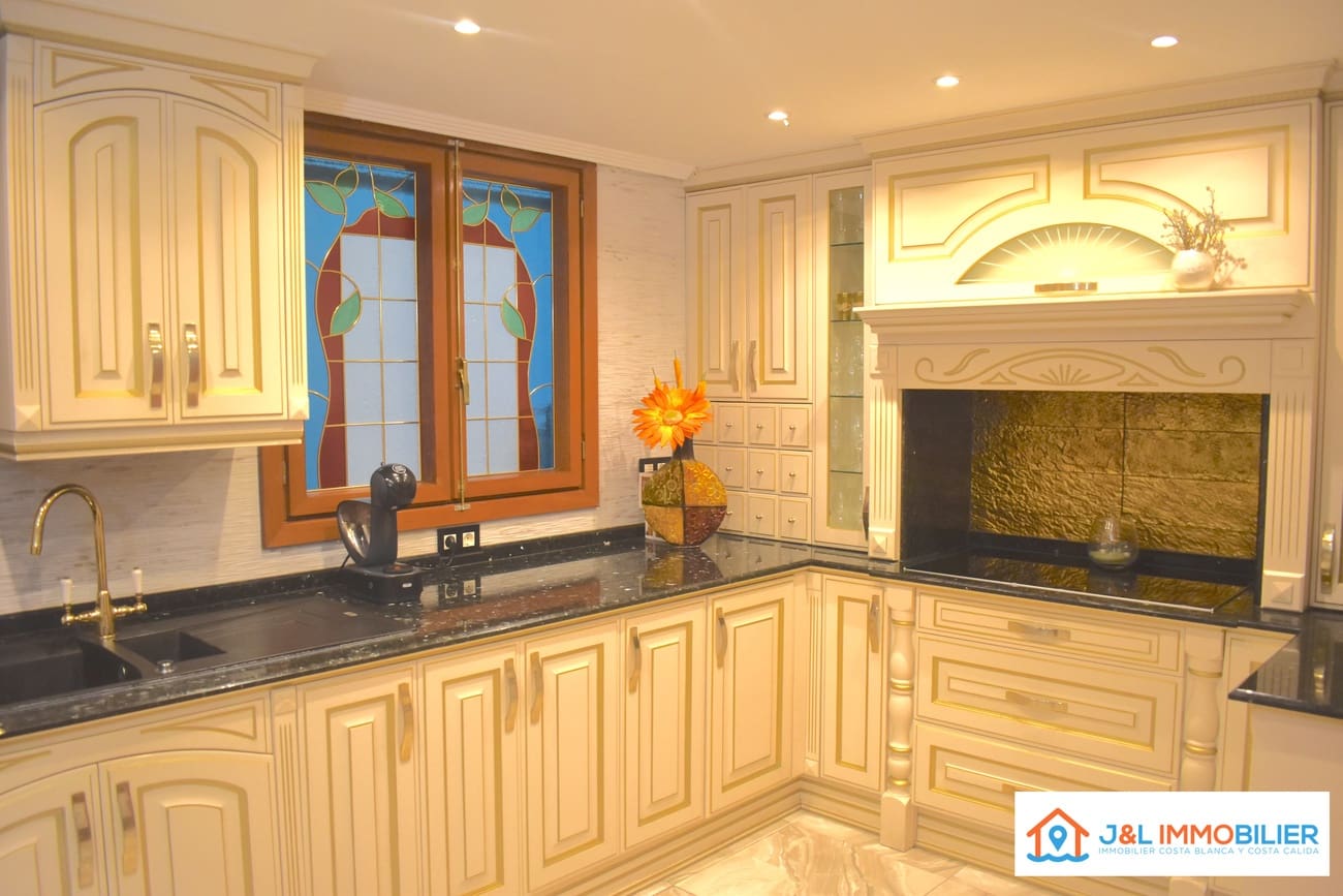 3 makuuhuone Huoneisto myytävänä paikassa Alicante kaupunki mukana 
autotalli - 545 000 € (Ref: 9736196)