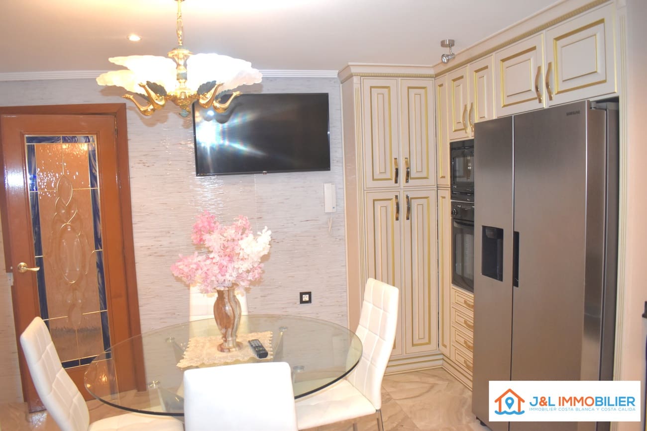 3 makuuhuone Huoneisto myytävänä paikassa Alicante kaupunki mukana 
autotalli - 545 000 € (Ref: 9736196)