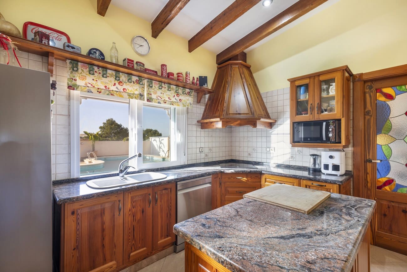 5 slaapkamer Villa te koop in Torrevieja met zwembad - € 1.150.000 (Ref: 9736211)