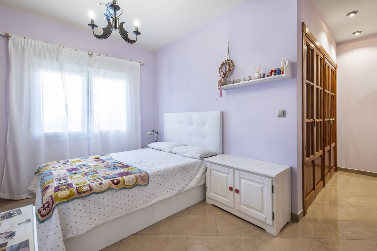 5 slaapkamer Villa te koop in Torrevieja met zwembad - € 1.150.000 (Ref: 9736211)