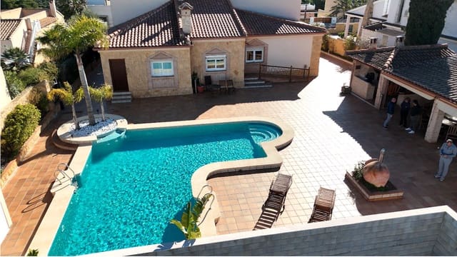 5 slaapkamer Villa te koop in Parque de las Naciones, Torrevieja met zwembad - € 1.150.000 (Ref: 9736211)
