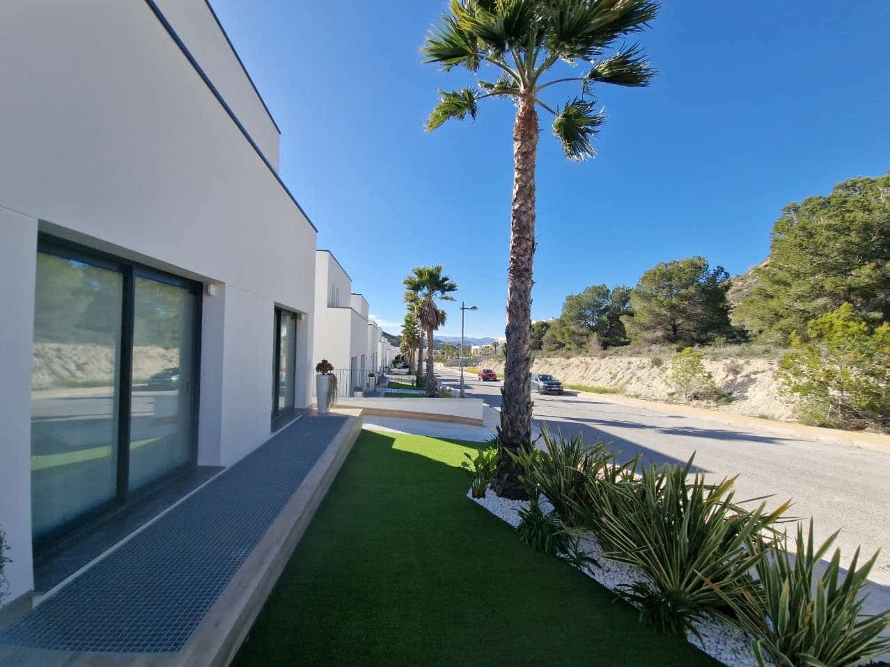 3 slaapkamer Villa te koop in Monforte del Cid met zwembad - € 795.000 (Ref: 9809444)