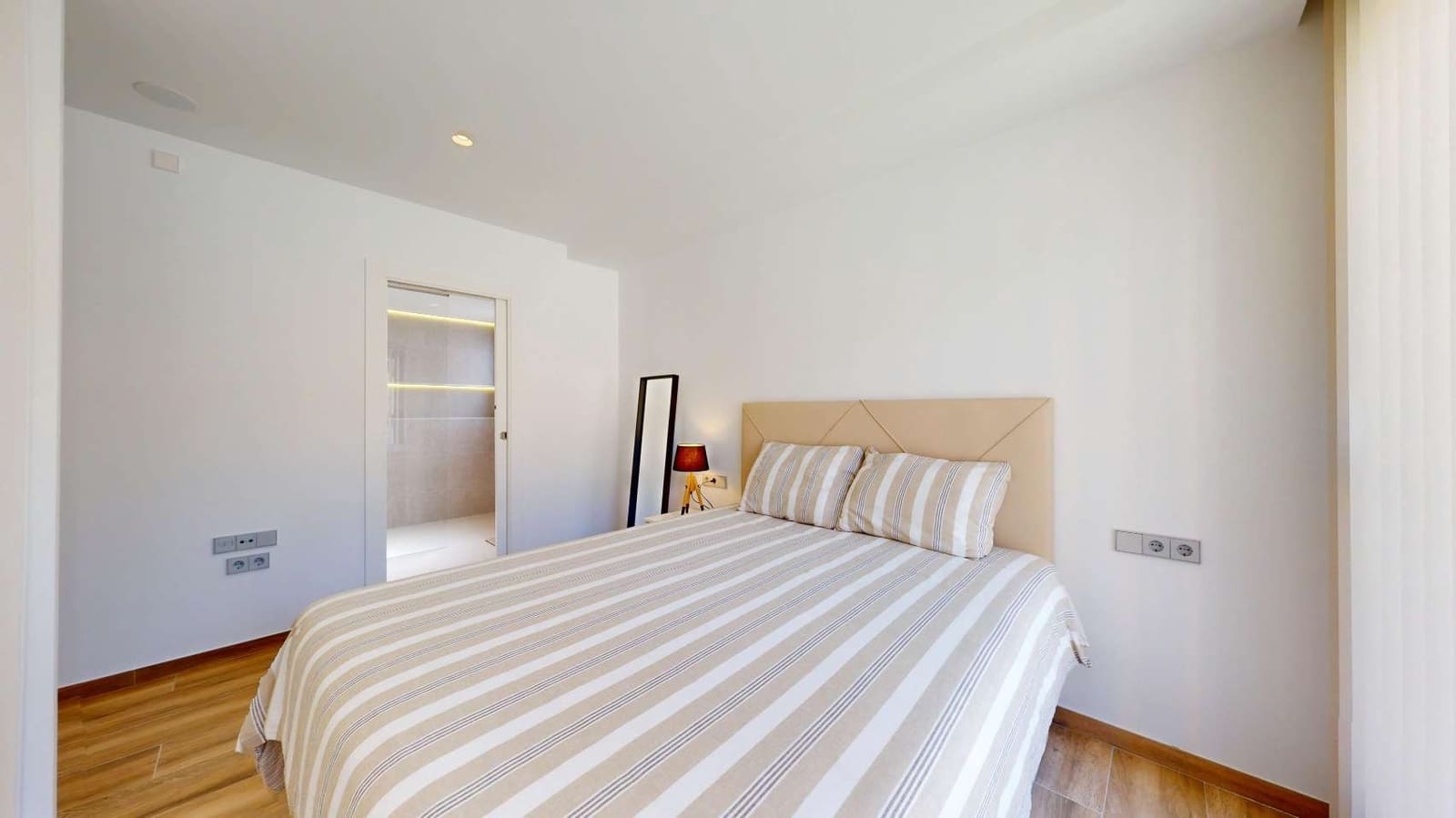 3 slaapkamer Villa te koop in Monforte del Cid met zwembad - € 795.000 (Ref: 9809444)