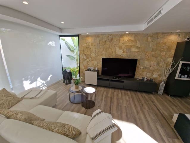 3 slaapkamer Villa te koop in Monforte del Cid met zwembad - € 795.000 (Ref: 9809445)