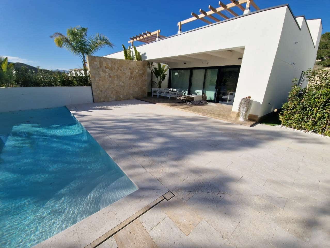 3 slaapkamer Villa te koop in Monforte del Cid met zwembad - € 795.000 (Ref: 9809445)