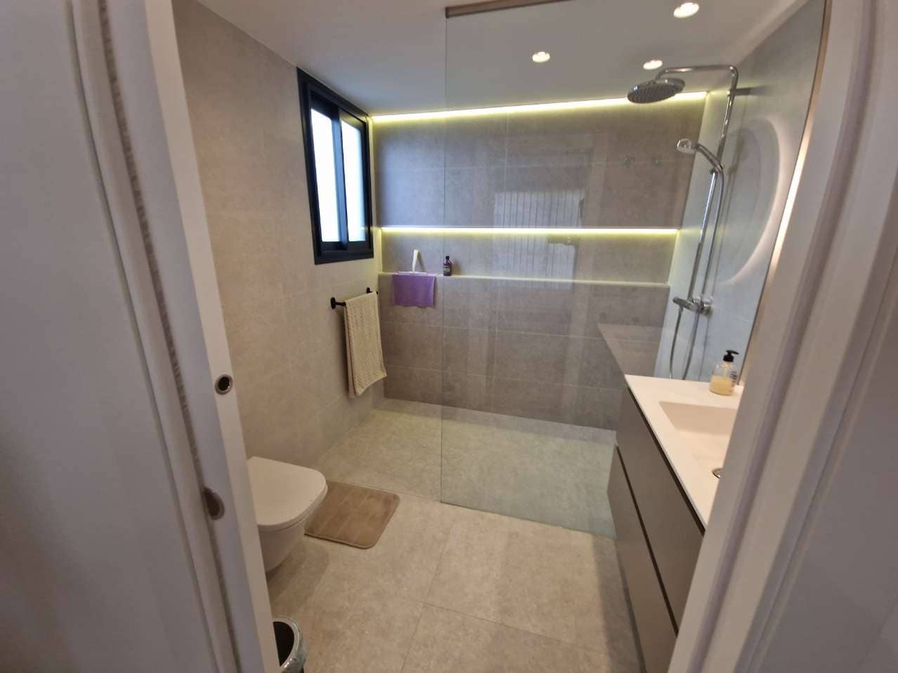 3 slaapkamer Villa te koop in Monforte del Cid met zwembad - € 795.000 (Ref: 9809445)