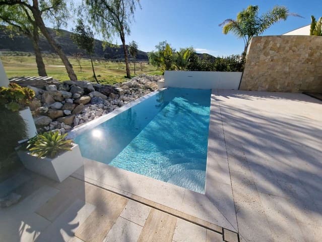 3 slaapkamer Villa te koop in Monforte del Cid met zwembad - € 795.000 (Ref: 9809445)