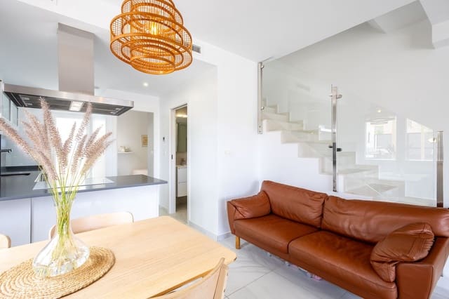 3 sypialnia Dom na sprzedaż w Los Balcones z basenem garażem - 429 000 € (Ref: 9928196)