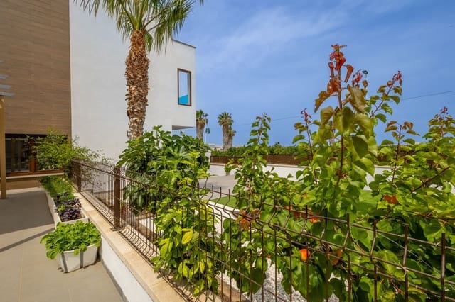 3 sypialnia Dom na sprzedaż w Los Balcones z basenem garażem - 429 000 € (Ref: 9928196)