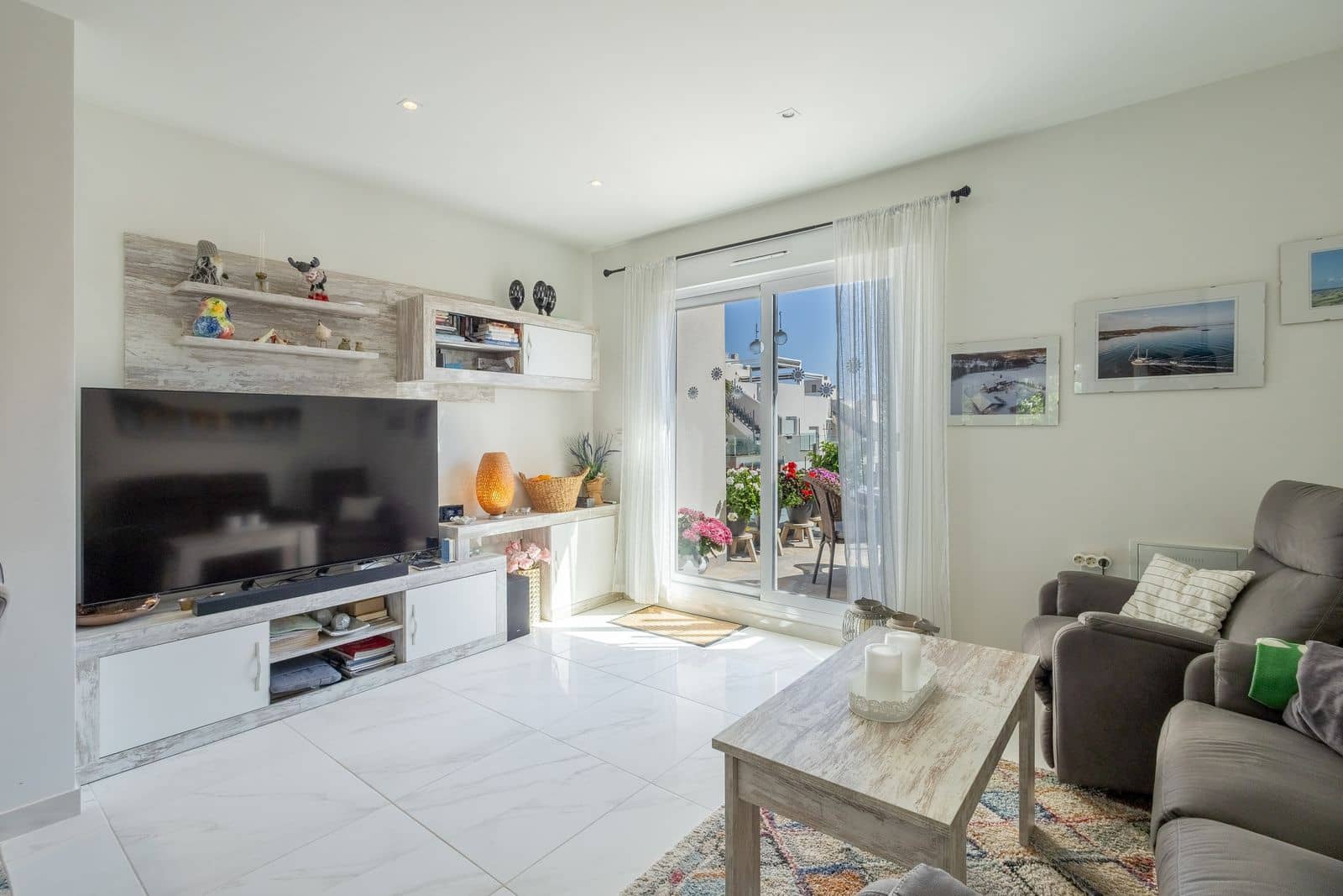 2 bedroom Apartment for sale in Torrevieja with pool garage - € 270,000 (Ref: 9928198)