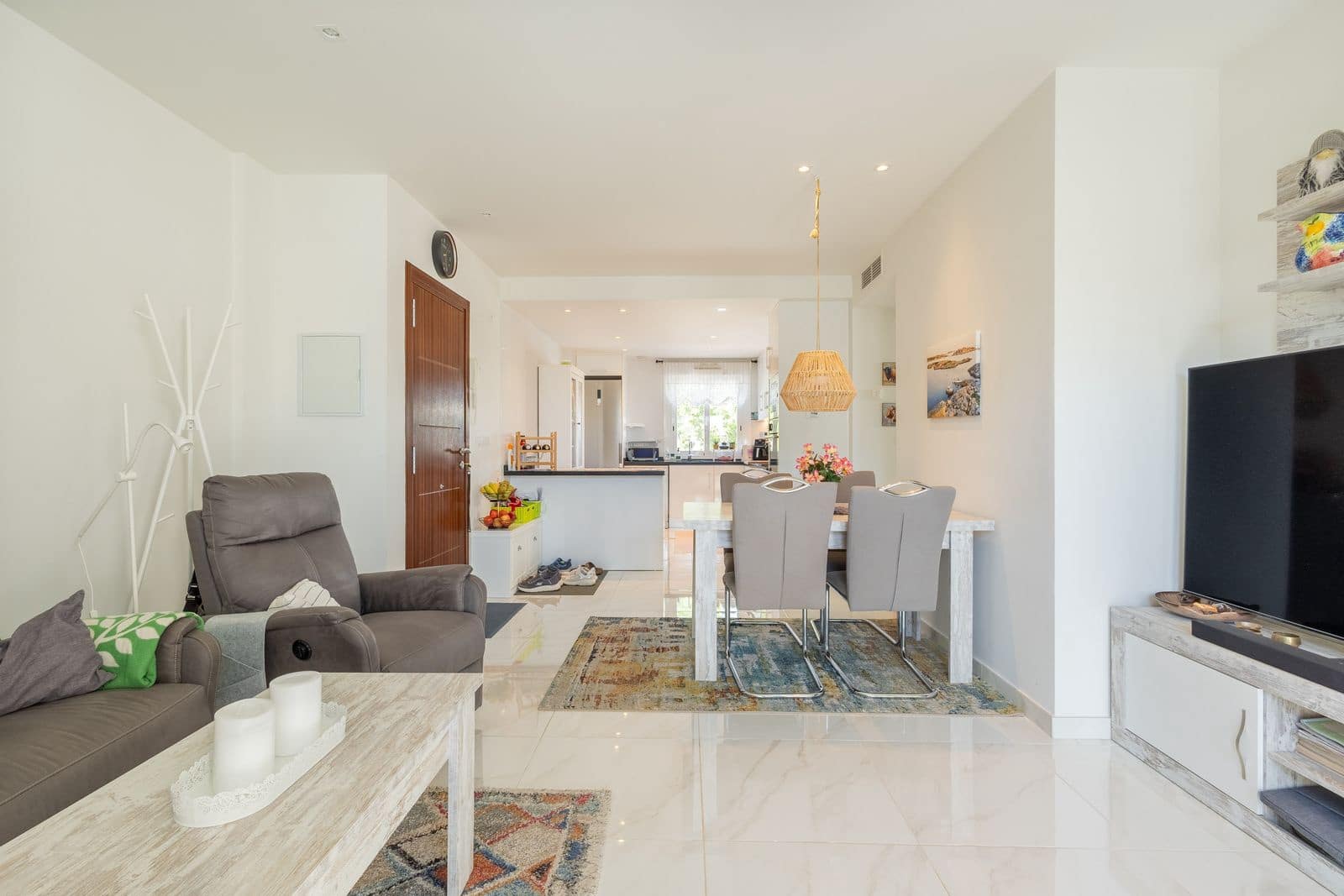 2 bedroom Apartment for sale in Torrevieja with pool garage - € 270,000 (Ref: 9928198)