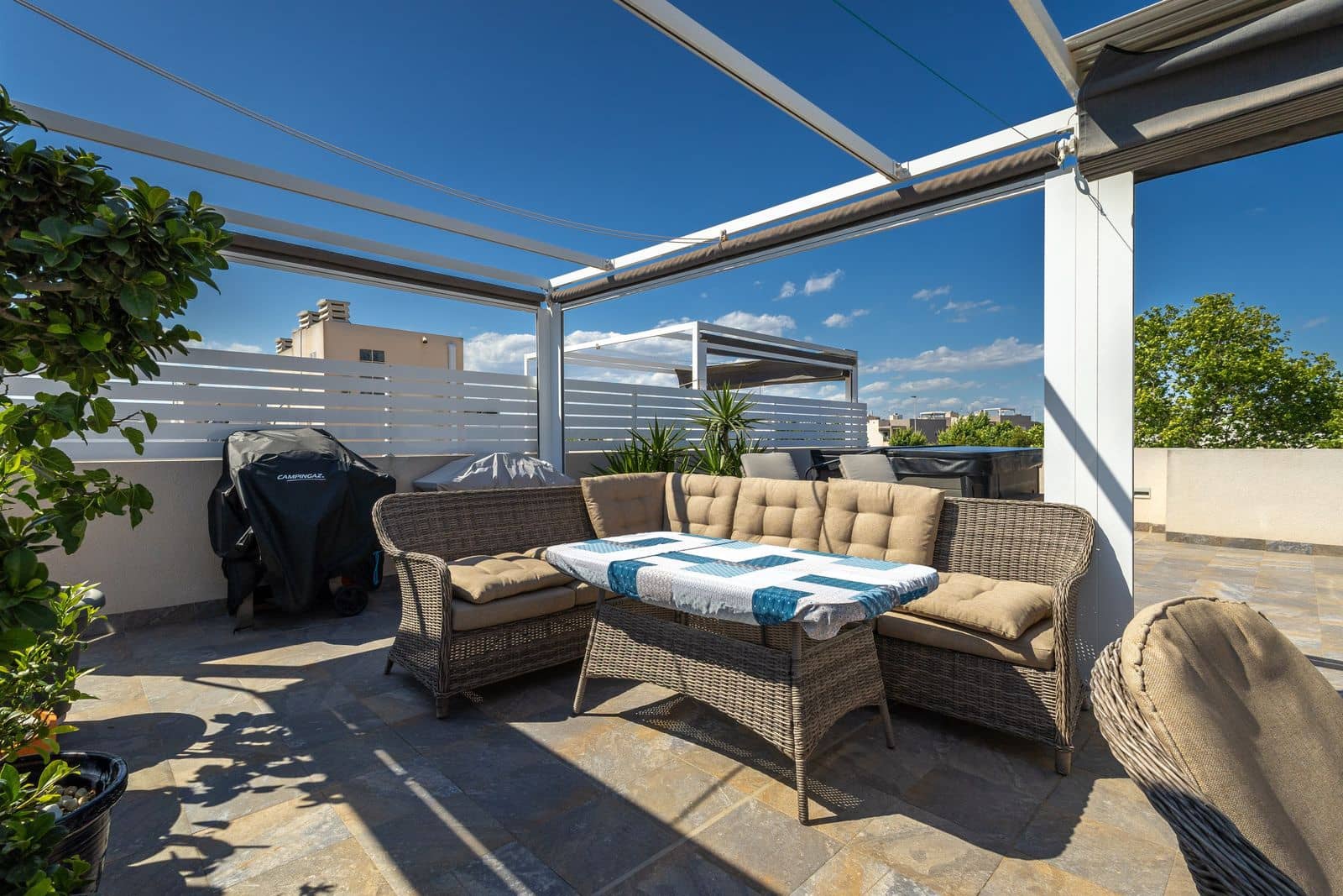 2 bedroom Apartment for sale in Torrevieja with pool garage - € 270,000 (Ref: 9928198)