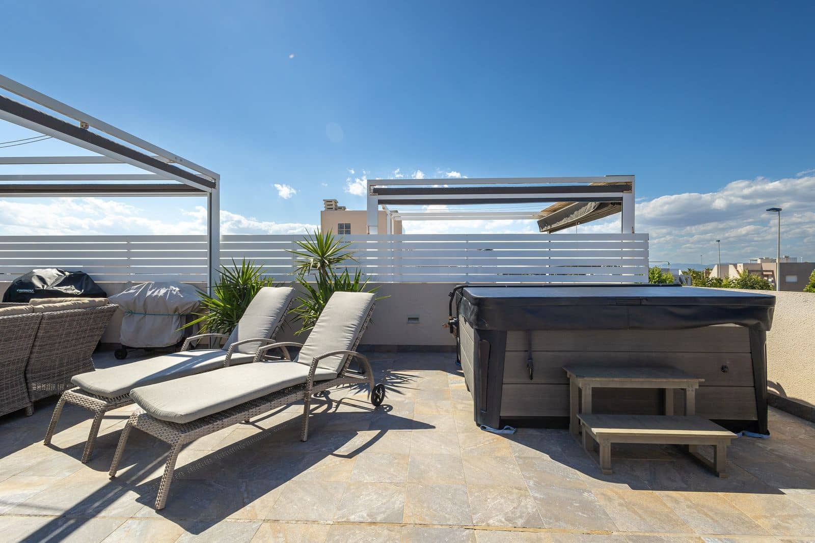 2 bedroom Apartment for sale in Torrevieja with pool garage - € 270,000 (Ref: 9928198)