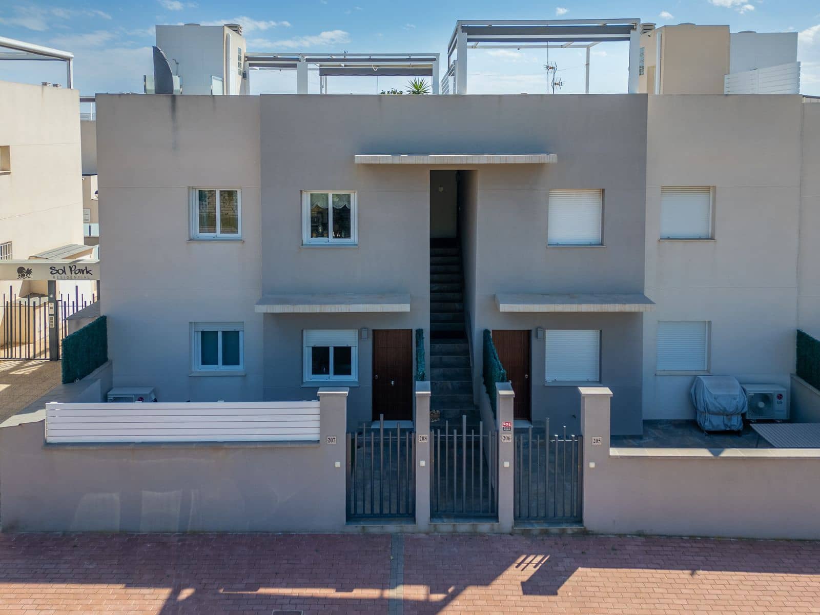 2 bedroom Apartment for sale in Torrevieja with pool garage - € 270,000 (Ref: 9928198)