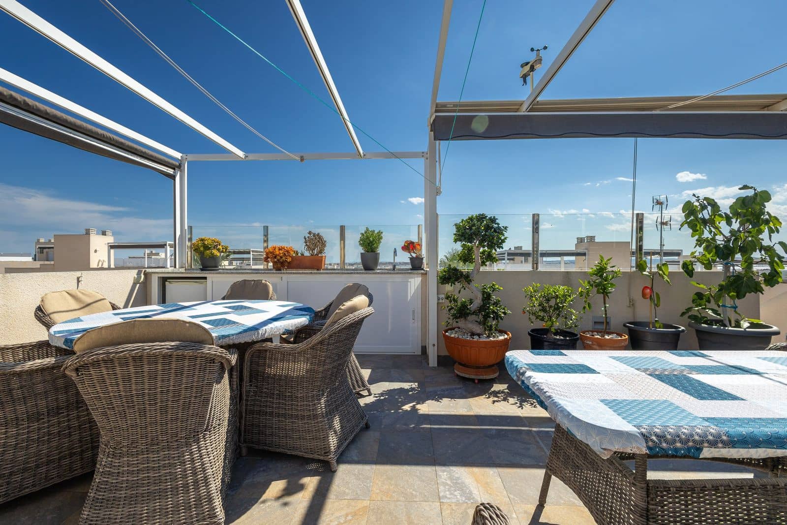 2 bedroom Apartment for sale in Torrevieja with pool garage - € 270,000 (Ref: 9928198)