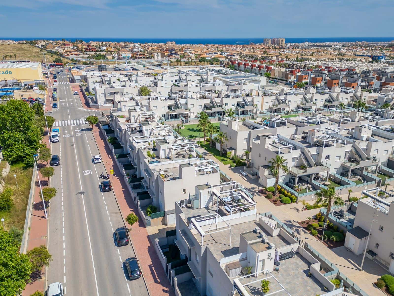 2 bedroom Apartment for sale in Torrevieja with pool garage - € 270,000 (Ref: 9928198)