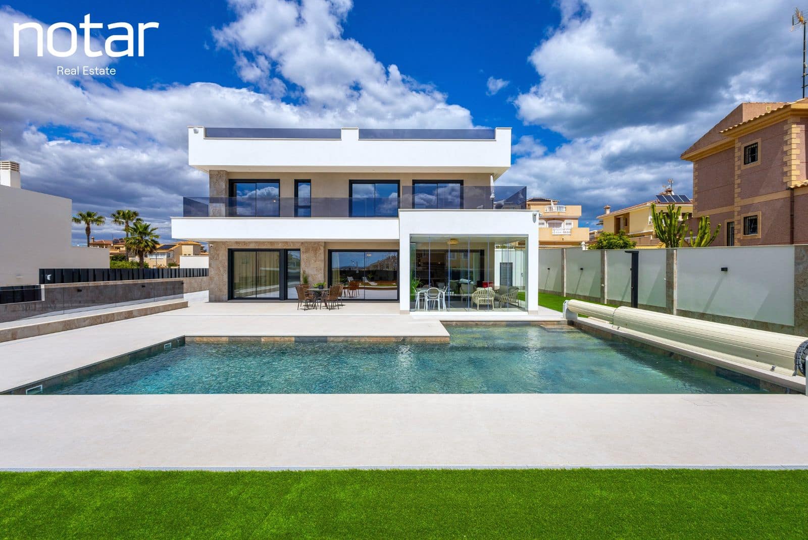 4 slaapkamer Villa te koop in Torrevieja met zwembad - € 1.675.000 (Ref: 9928200)