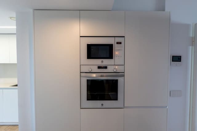3 sypialnia Apartament na sprzedaż w Punta Prima, Torrevieja z basenem garażem - 690 000 € (Ref: 9928201)
