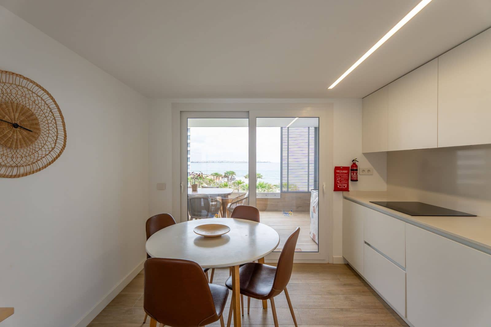 3 sypialnia Apartament na sprzedaż w Punta Prima z basenem garażem - 690 000 € (Ref: 9928201)
