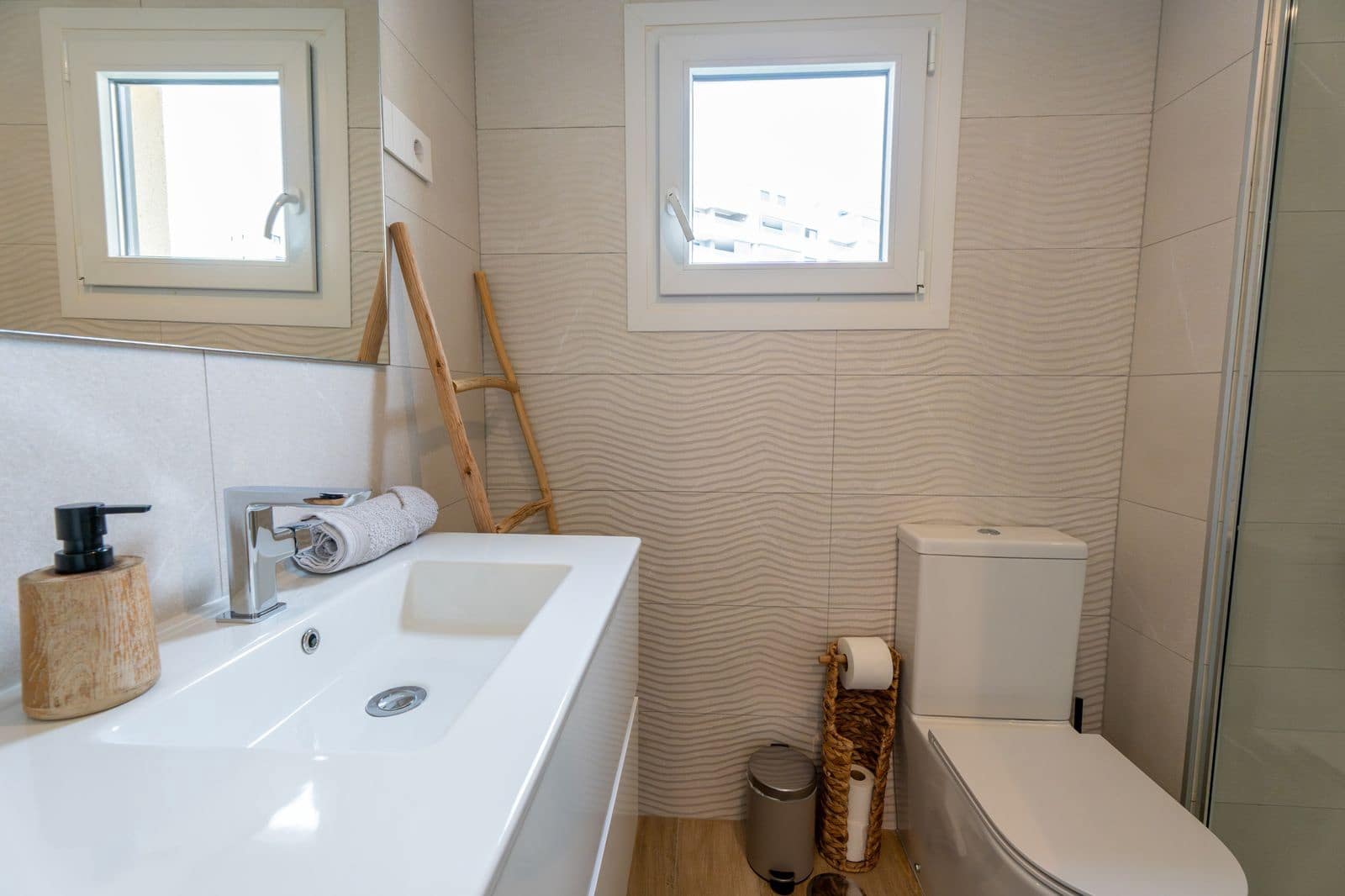 3 sypialnia Apartament na sprzedaż w Punta Prima z basenem garażem - 690 000 € (Ref: 9928201)