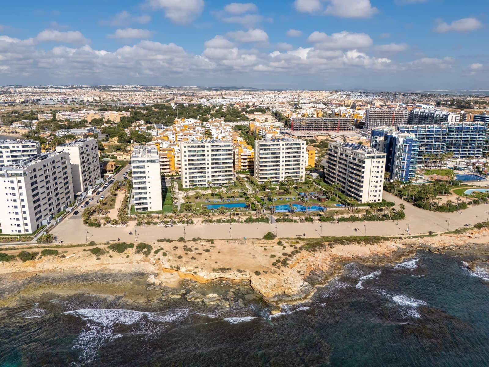3 sypialnia Apartament na sprzedaż w Punta Prima z basenem garażem - 690 000 € (Ref: 9928201)