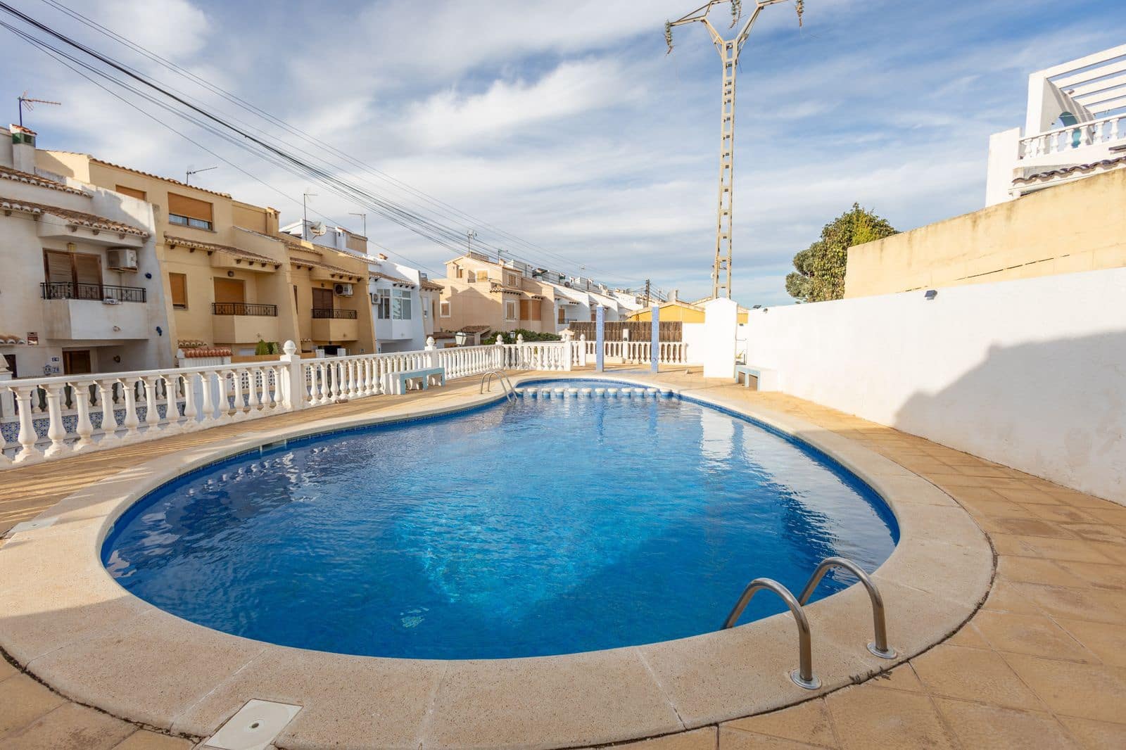 3 soveværelse Byhus til salg i Los Balcones med swimmingpool - € 229.000 (Ref: 9928204)