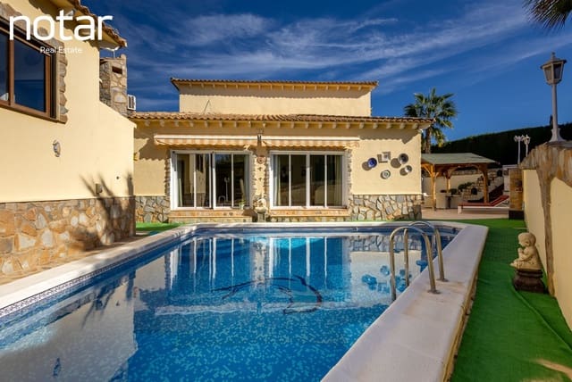 5 soverom Villa til salgs i Torrevieja med svømmebasseng garasje - € 650 000 (Ref: 9928205)