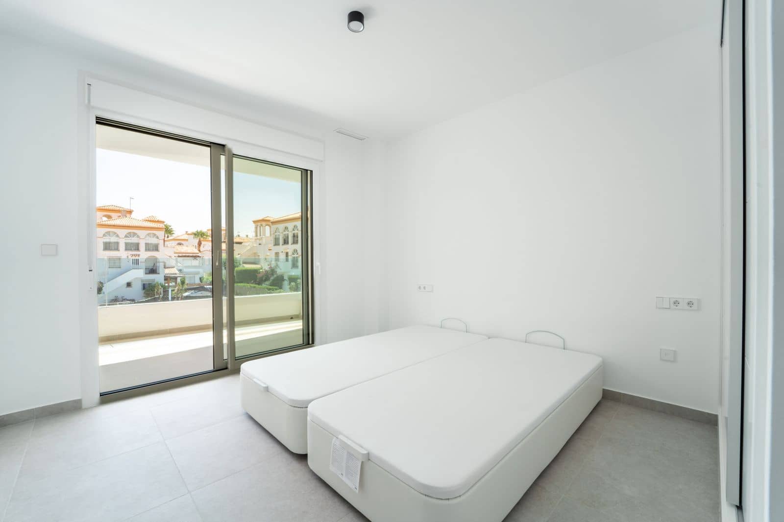 2 bedroom Apartment for sale in Playa Flamenca with pool - € 399,000 (Ref: 9928208)