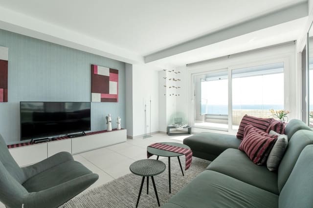 Apartamento de 3 habitaciones en Punta Prima, Torrevieja en venta con piscina garaje - 795.000 € (Ref: 9928209)