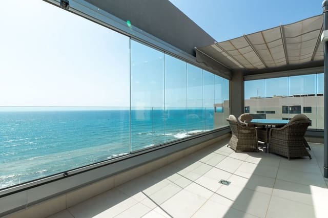 Apartamento de 3 habitaciones en Punta Prima, Torrevieja en venta con piscina garaje - 795.000 € (Ref: 9928209)